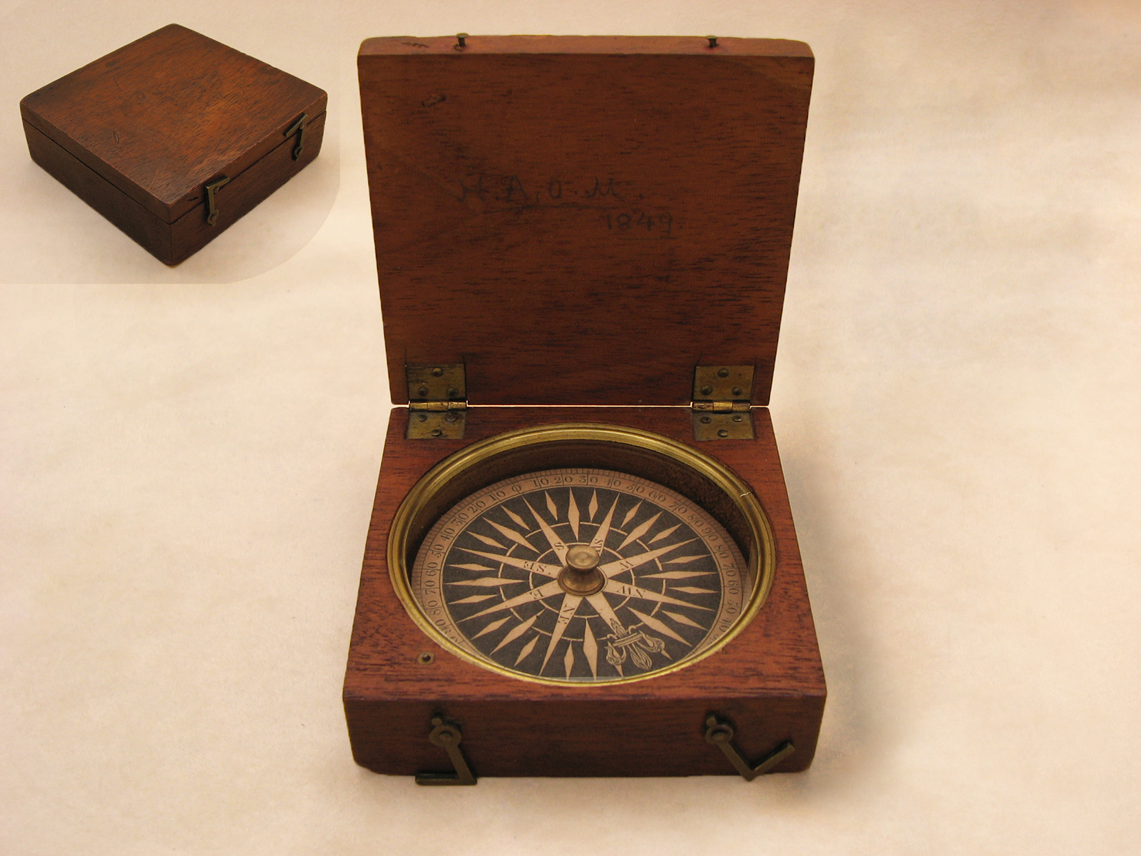 Regency period mahogany cased floating dial pocket compass
